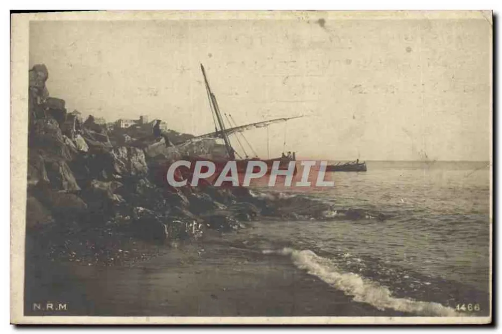 Bateau à voile près d'un rivage rocheux — N.R.M. 1488 - Frente