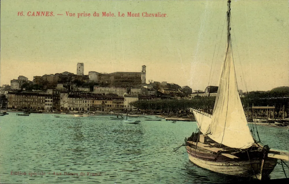 CANNES — Ansicht vom Môle. Der Mont Chevalier. — Sonderausgabe 'Aux Dames de France'. - Vorderseite