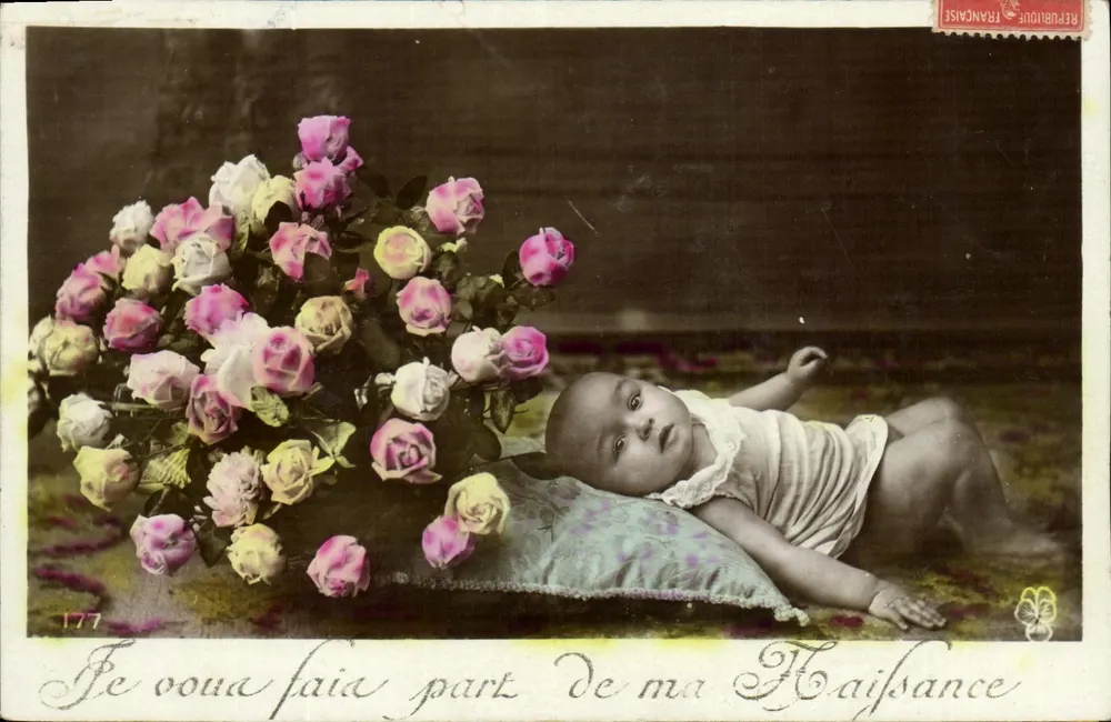 Bebê ao lado de um buquê de rosas — 'Je vous fais part de ma naissance' — República Francesa, n°177 - Frente
