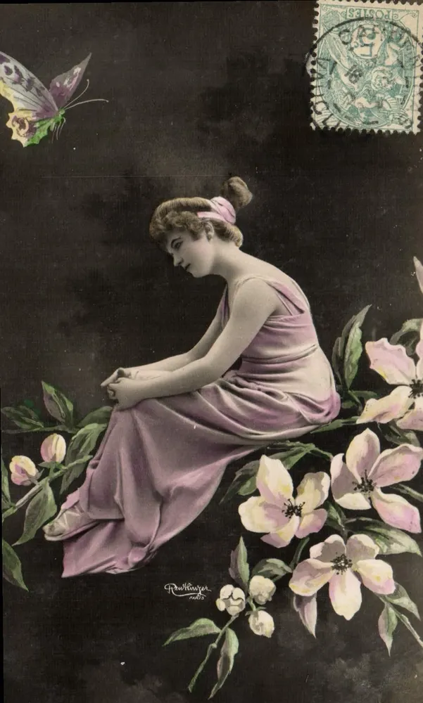 Junge Frau in violettem Kleid — mit Schmetterling — Verlag Paul Hauwger, Paris - Vorderseite