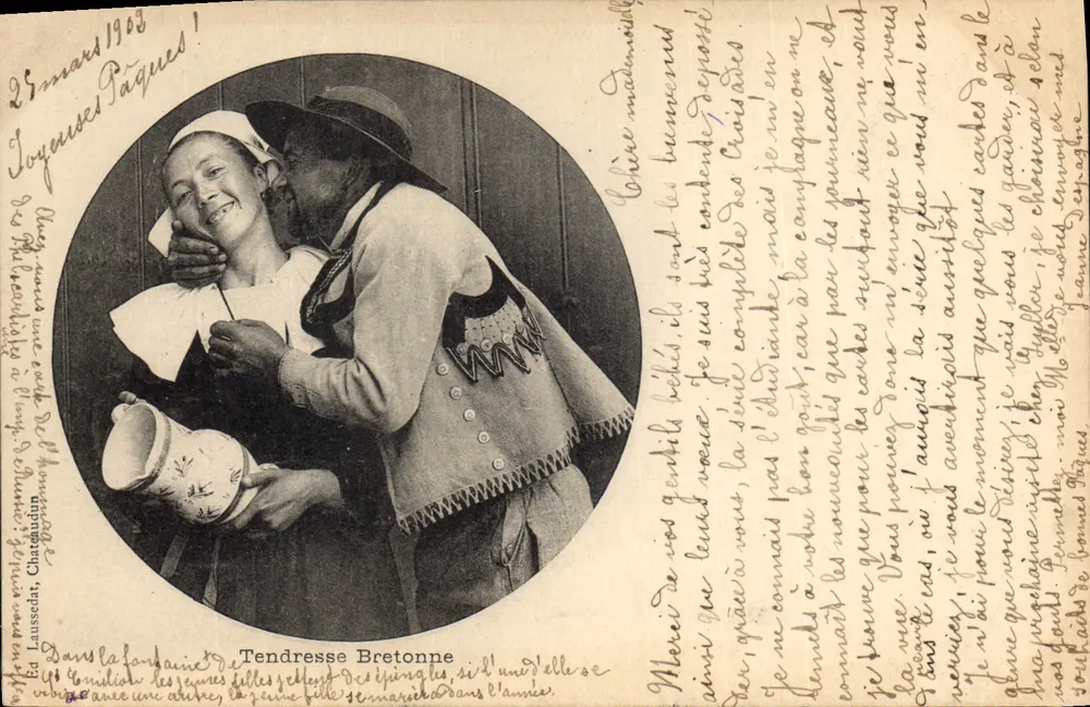Tendresse Bretonne — Sujeto: jovem mulher em traje tradicional beijada por um homem — editor: Ed. Laussat, Châteaudun - Frente