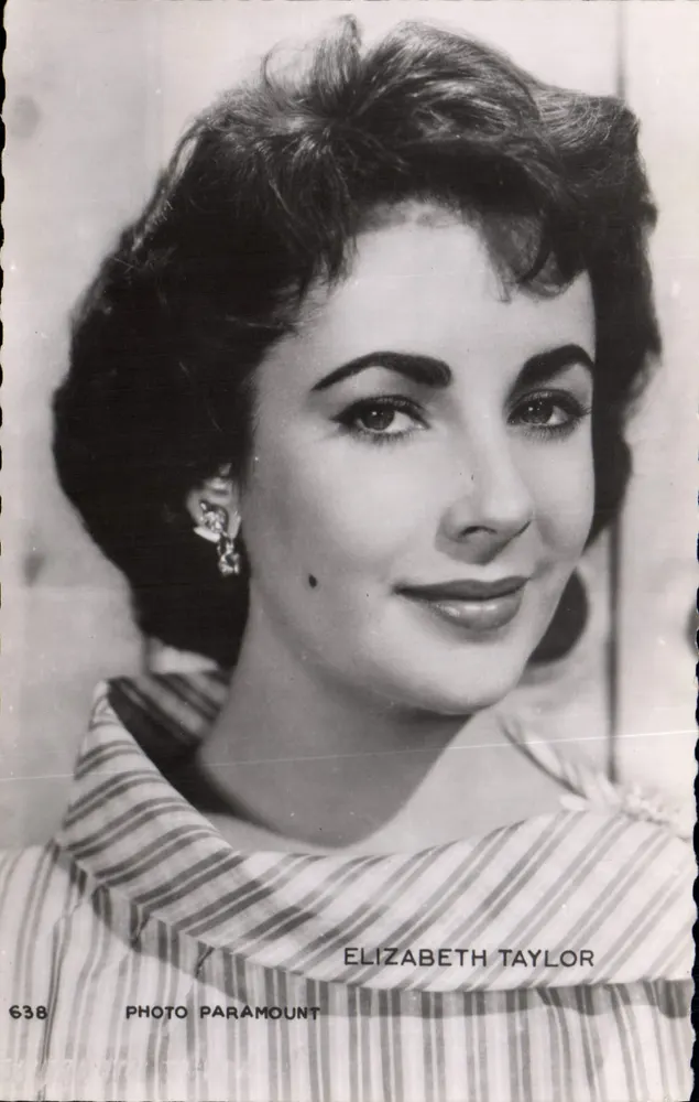 Elizabeth Taylor — retrato — Foto Paramount, n° 638 - Frente