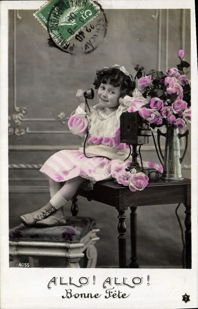 Mädchen, das mit einem Telefon spielt — 'ALLO! ALLO! Bonne Fête' — unbekannter Verlag, Nr. 4055 - Vorderseite