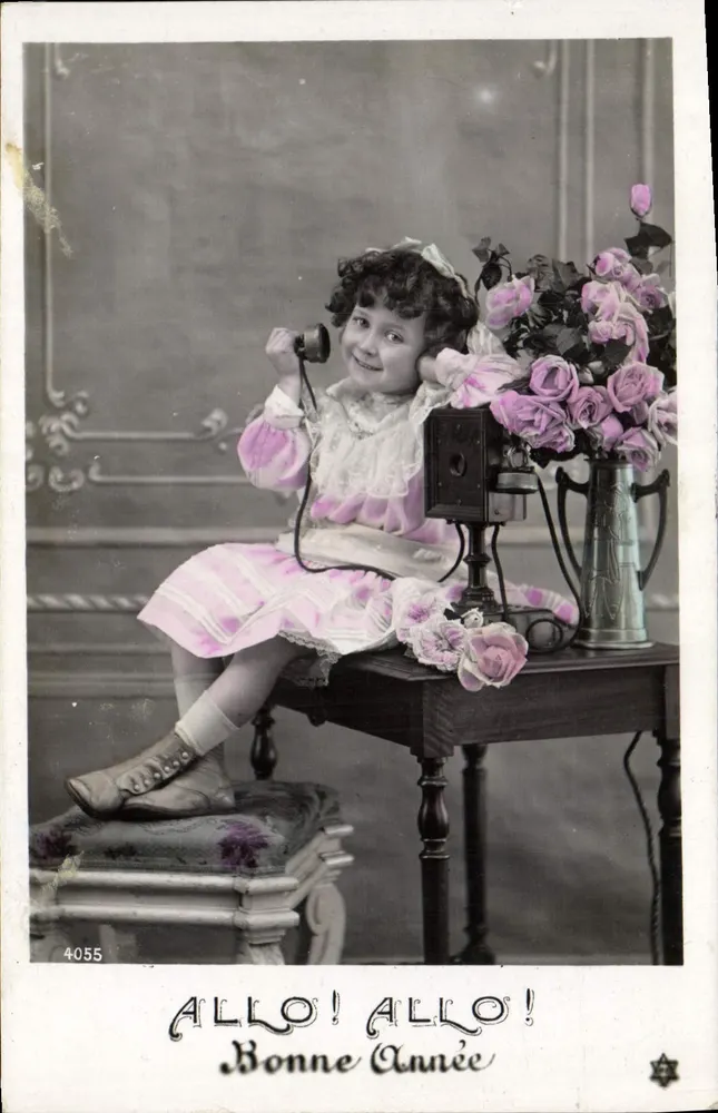 Kleine Mädchen mit Telefon — 'ALLO! ALLO! Frohes Neues Jahr' — unbekannter Verlag, Nr. 4055 - Vorderseite