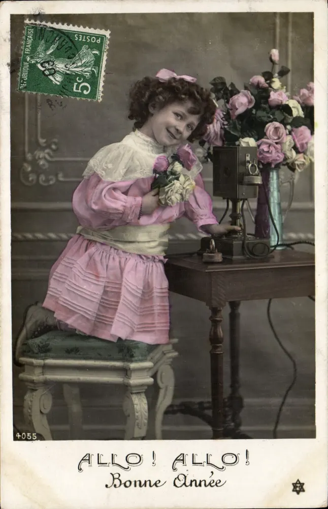 Kleine Mädchen in rosa Kleidung neben einem Telefon — anonymer Verlag, Nr. 4055 - Vorderseite