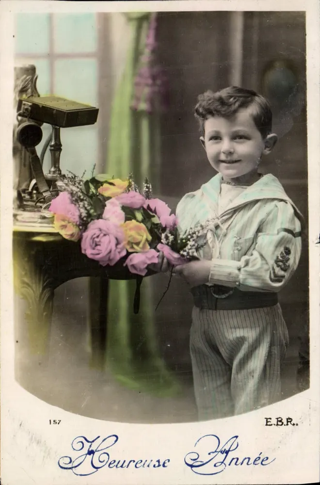 Kind in Seemannsuniform — hält einen Rosenstrauß — E.B.R. n°157 - Vorderseite
