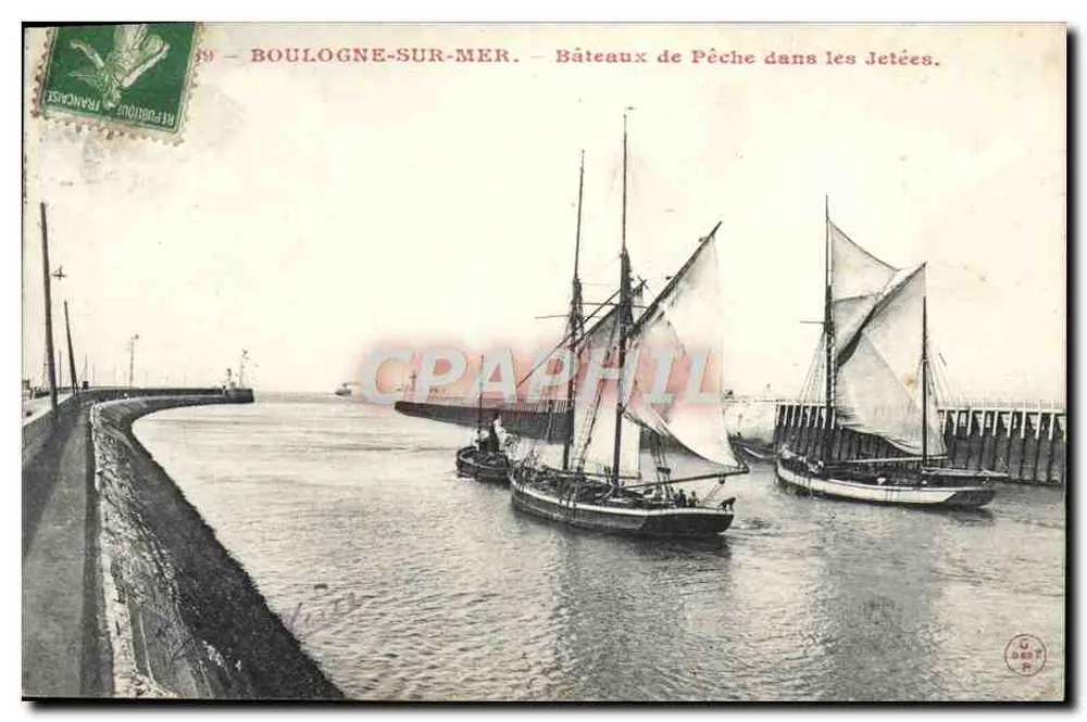 Boulogne-sur-Mer — Fischboote an den Dämmen — Verlag: U. 987 P - Vorderseite