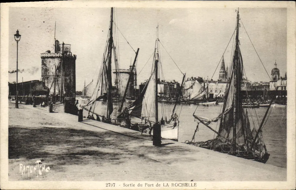 Salida del Puerto de LA ROCHELLE — vista con la Torre de La Rochelle — editor RAGUNTECHO, n° 2797 - Anverso