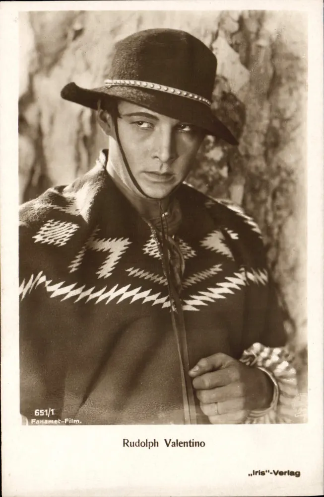 Rudolph Valentino — retrato em traje de vaqueiro — Iris-Verlag, n° 651/1 - Frente