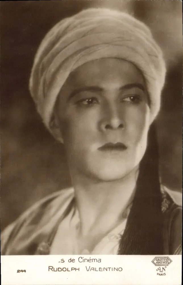 Rudolph Valentino — retrato com turbante — United Artists Paris, n°244 - Frente