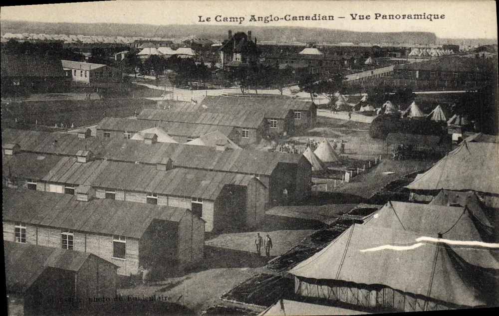 Der Anglo-kanadische Lagerplatz — Panoramablick — Foto von Familiaire - Vorderseite