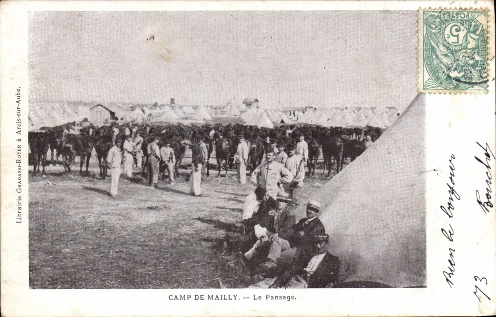 Camp de Mailly — Le Pansage — Boekhandel Gradassi-Royer te Arcis-sur-Aube - Voorkant