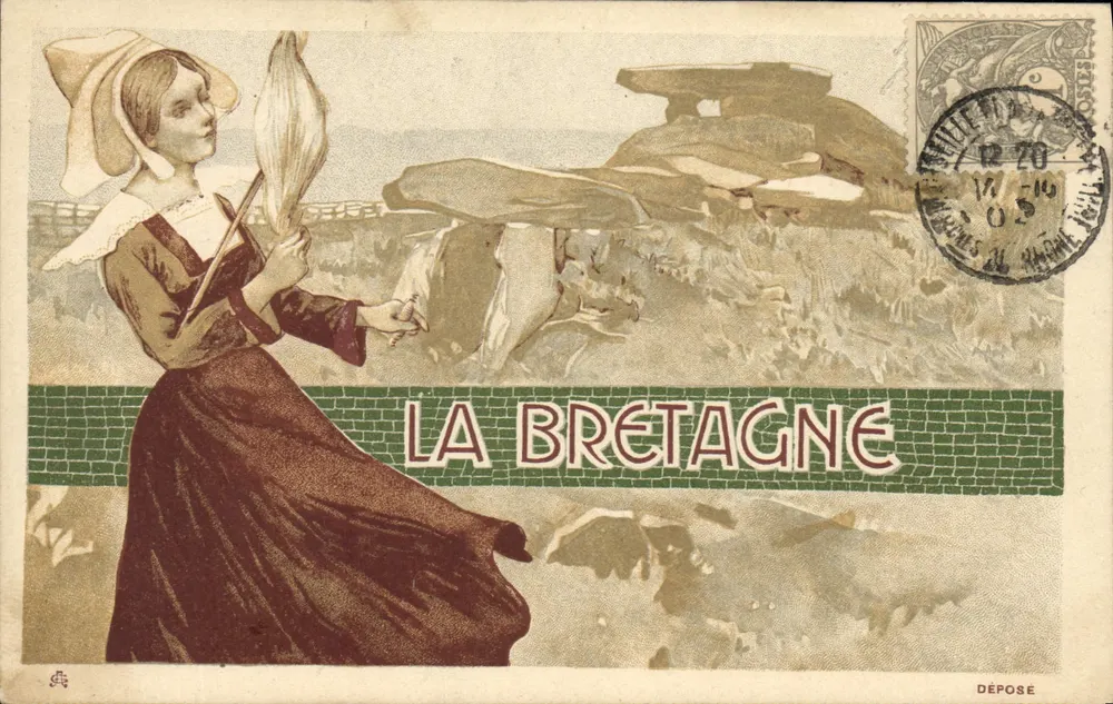 Bretagne — Frau im traditionellen Kleid mit Fackel vor Menhiren — Verlag Dépose, Seriennummer nicht sichtbar - Vorderseite