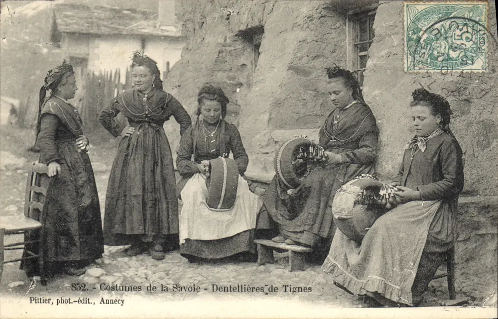Kleidung der Savoyen - Dentellières von Tignes — Pittier, phot.-edit., Annecy - Vorderseite