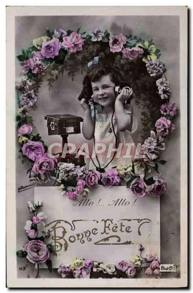 Lächelnde Mädchen mit Telefon — Blumenmuster — Verlag Normanno, Nr. 113 - Vorderseite