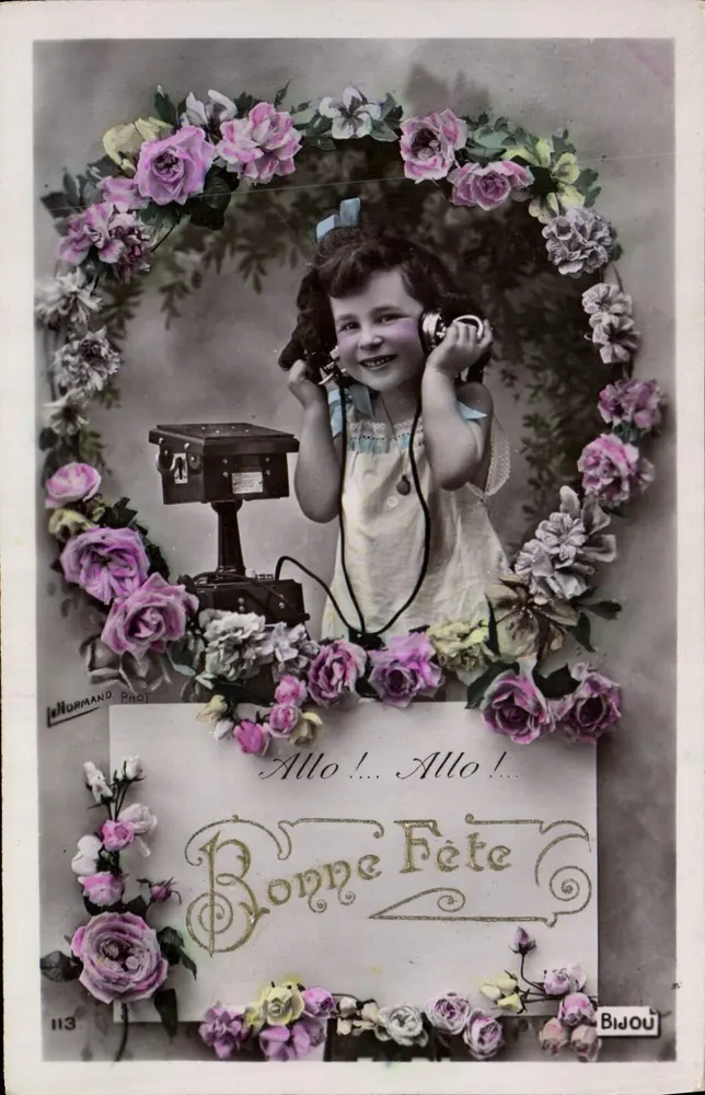 Mädchen, das mit einem Telefon spielt — LeNormand Phot. — Bijou n°113 - Vorderseite