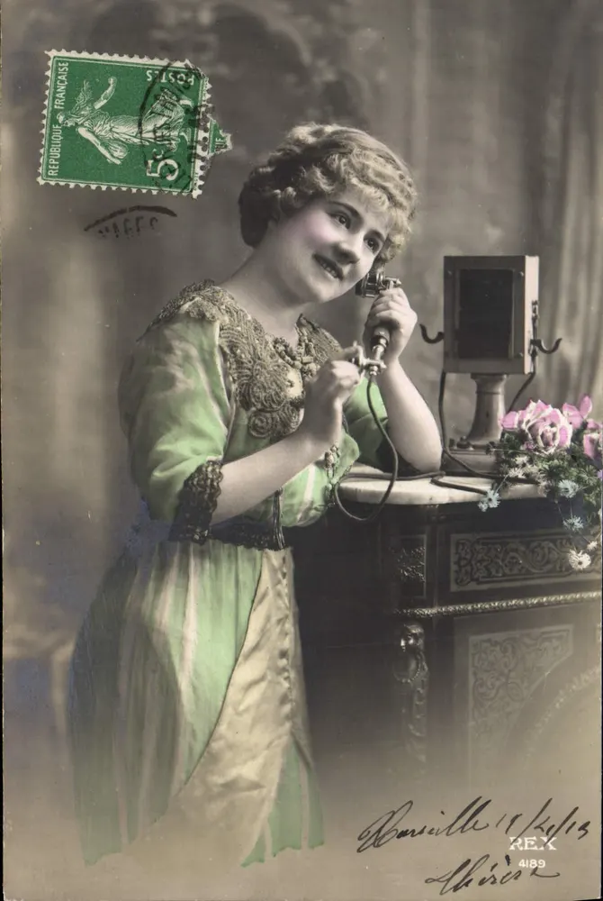 Junge Frau am Telefon — Studio-Szene — REX 4189 - Vorderseite