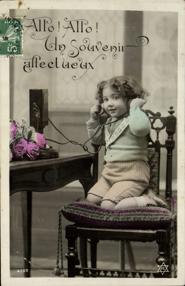 Kleine Mädchen spielt mit einem Telefon — 'Hallo! Hallo! Ein herzlicher Erinnerung' — PC 4109 - Vorderseite