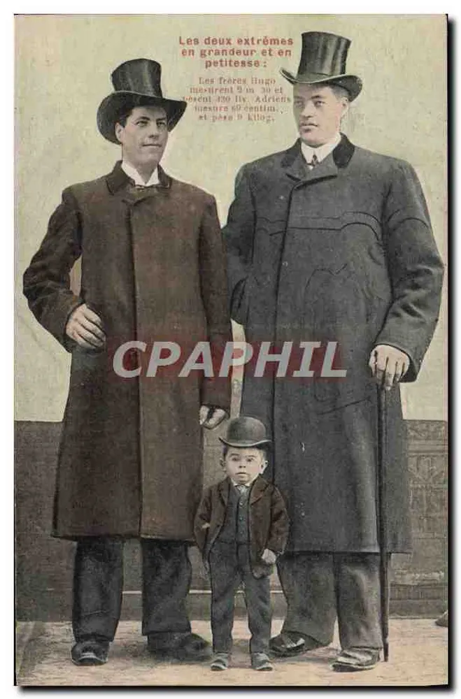 Los dos extremos en tamaño grande y pequeño — Hermanos Hugo — Tarjeta postal - Anverso