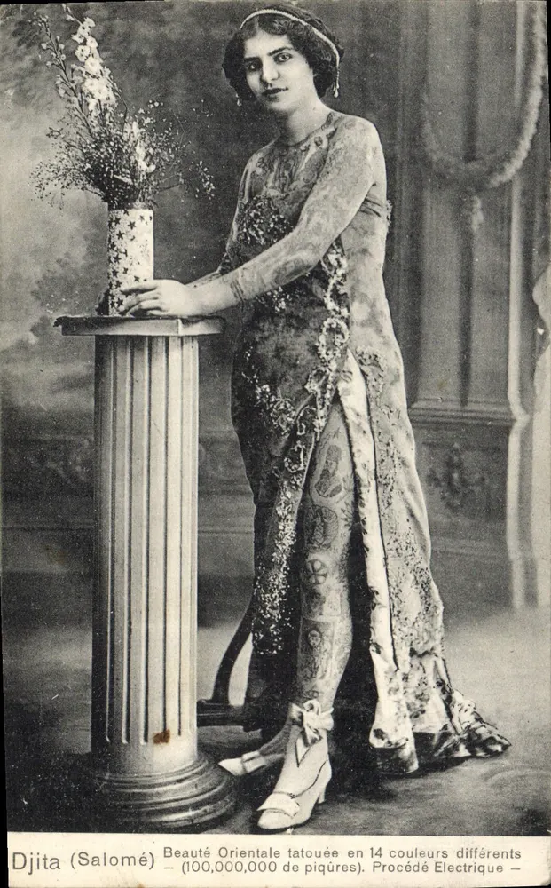 Djita (Salomé) — Tätowierte orientalische Schönheit in 14 verschiedenen Farben — Elektrischer Prozess — Imprèsario F. Cornélio - Vorderseite