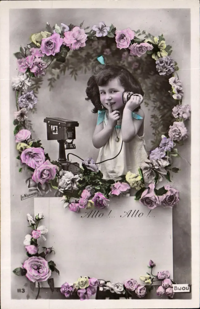 Kleine Mädchen am Telefon — Blumendekor — Le Normande Phot, n°113 - Vorderseite