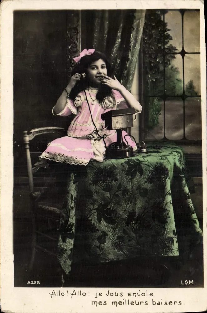 Mädchen in einem rosa Kleid am Telefon — LOM n°5025 - Vorderseite