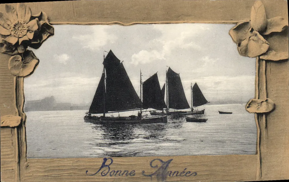 Embarcações no mar — Boa Ano — Carta postal com moldura floral - Frente