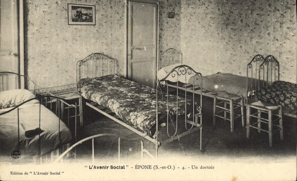 ÉPONE (S.-et-O.) — Ein Schlafraum — Ausgabe von "L'Avenir Social" - n°4 - Vorderseite