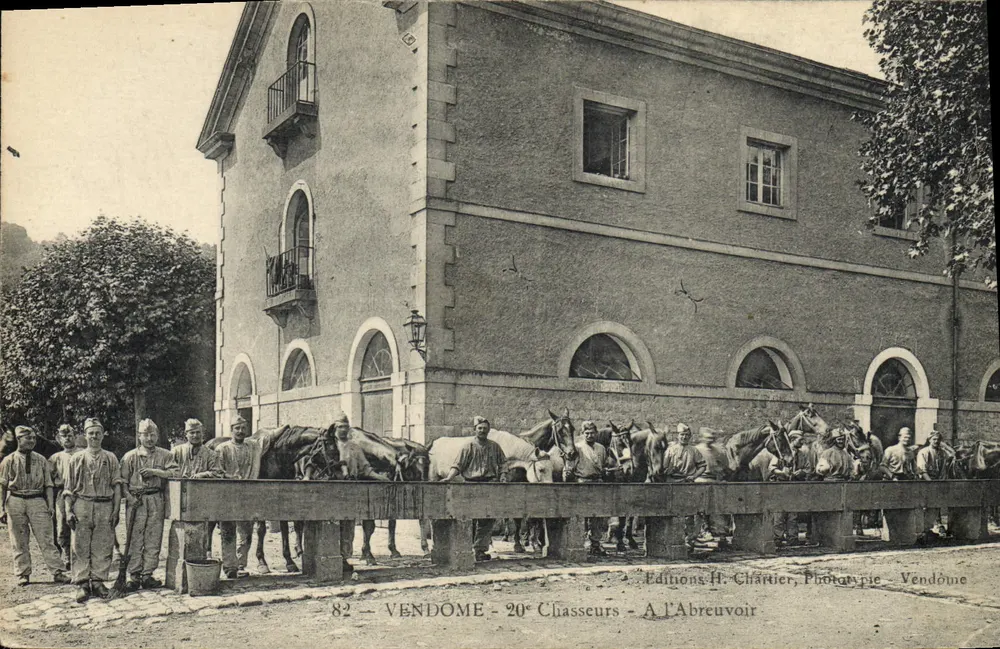 Vendôme — 20. Chasseurs am Brunnen — Editions H. Chartier, Phototypie, Vendôme - Vorderseite
