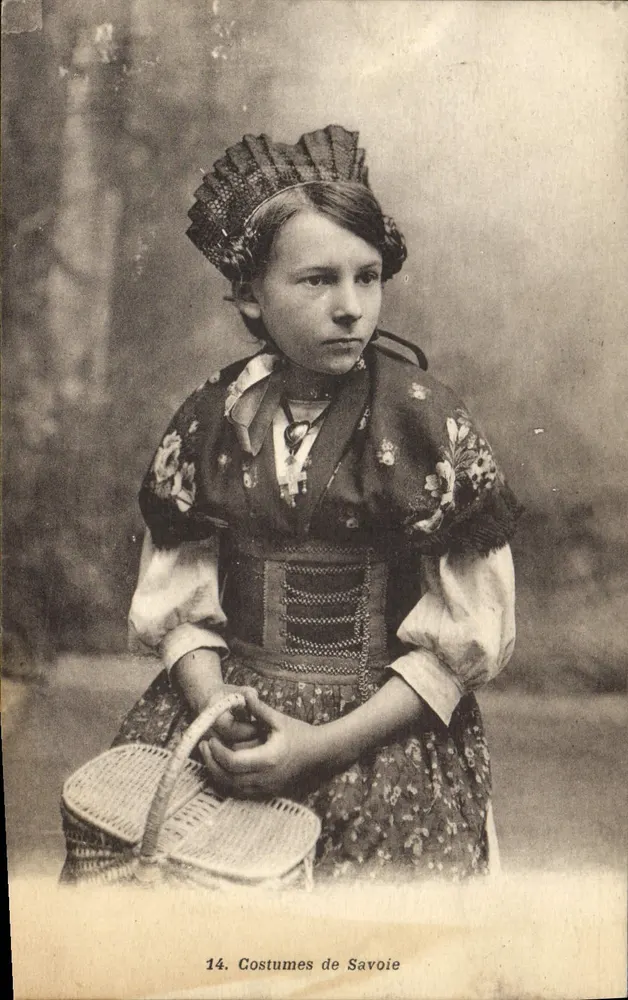 Fille en costume de Savoie — série 14 — A. Doron, Chambéry - Recto