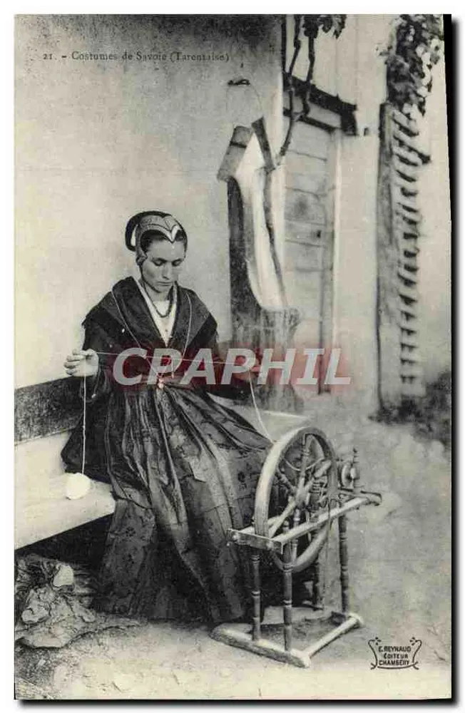 Donna in abito di Savoia (Tarantaise) — che fila alla metairie — E. Reynaud, Editore, Chambéry - Recto