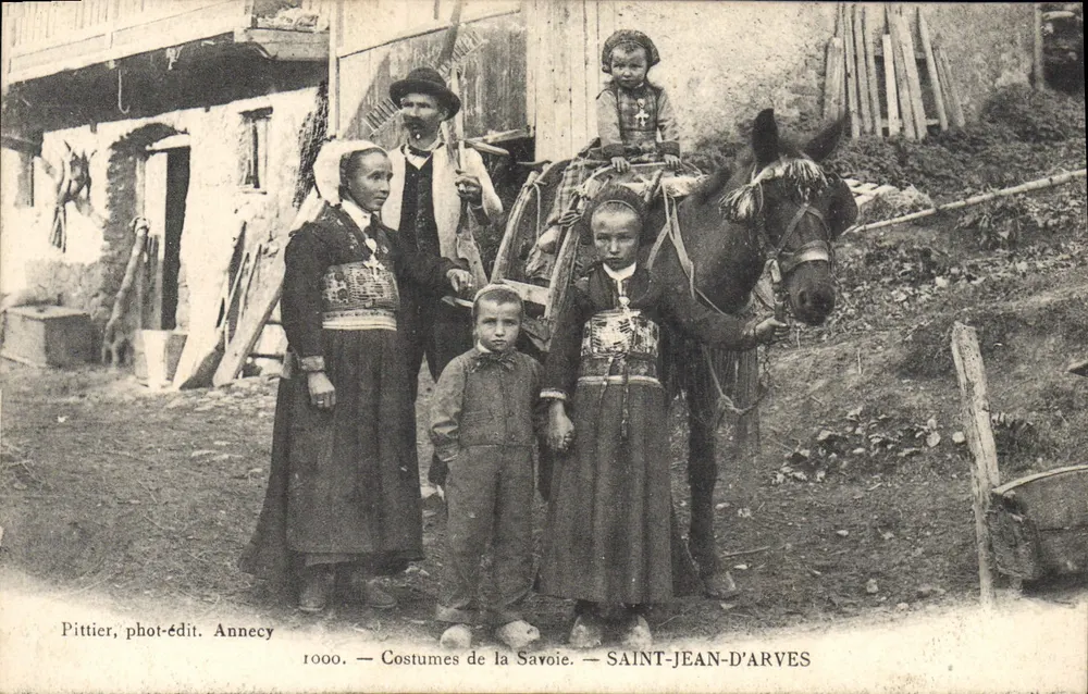 Kleidung der Savoyen — Saint-Jean-d'Arves — Pittier, fotografiert und bearbeitet. Annecy - Vorderseite