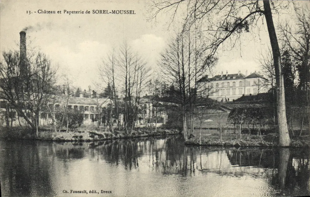 Castelo e Papelaria de Sorel-Moussel — vista com lago e chaminé — Ch. Foueault, editor, Dreux - Frente