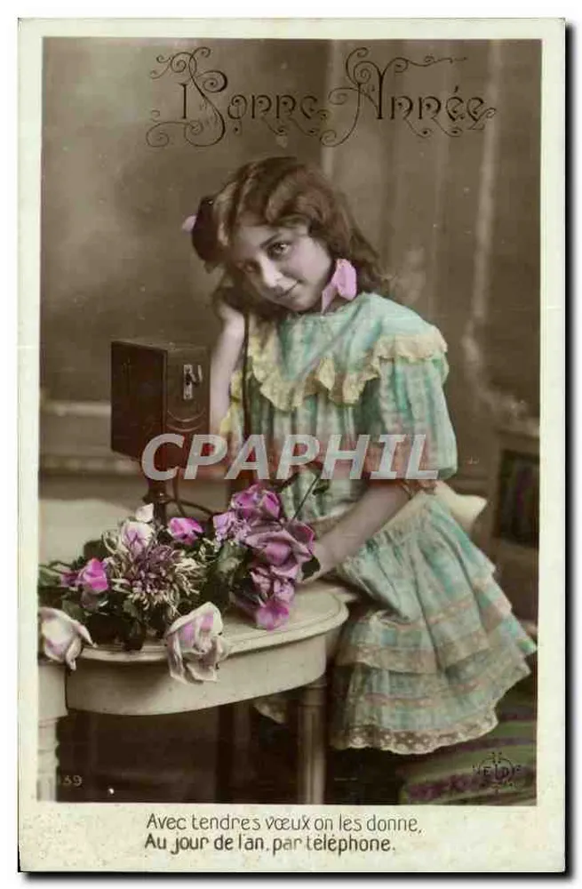 Menina em vestido com estampas — 'Bom Ano' — Editor ELD, n°139 - Frente