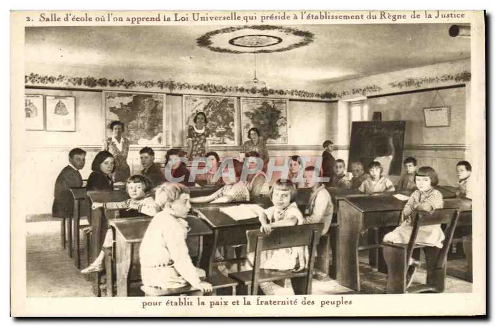 Sala de escola onde se aprende a Lei Universal — editor não identificado, número de série não visível - Frente