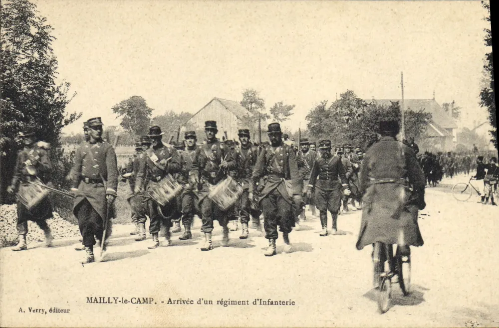 MAILLY-le-CAMP — Ankunft eines Infanterieregiments — A. Verry, Verlag - Vorderseite
