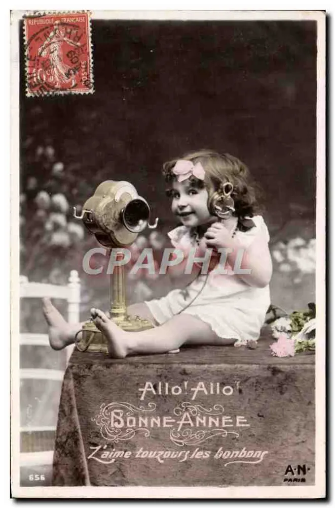 Kleine Mädchen, die mit einem Telefon spielt — A.N. Paris, n° 656 - Vorderseite