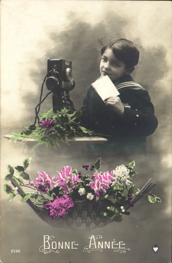 Kind im Seemannsuniform — mit Kamera und Blumenstrauß — Verlag 'Bonne Année', n° 1521 - Vorderseite