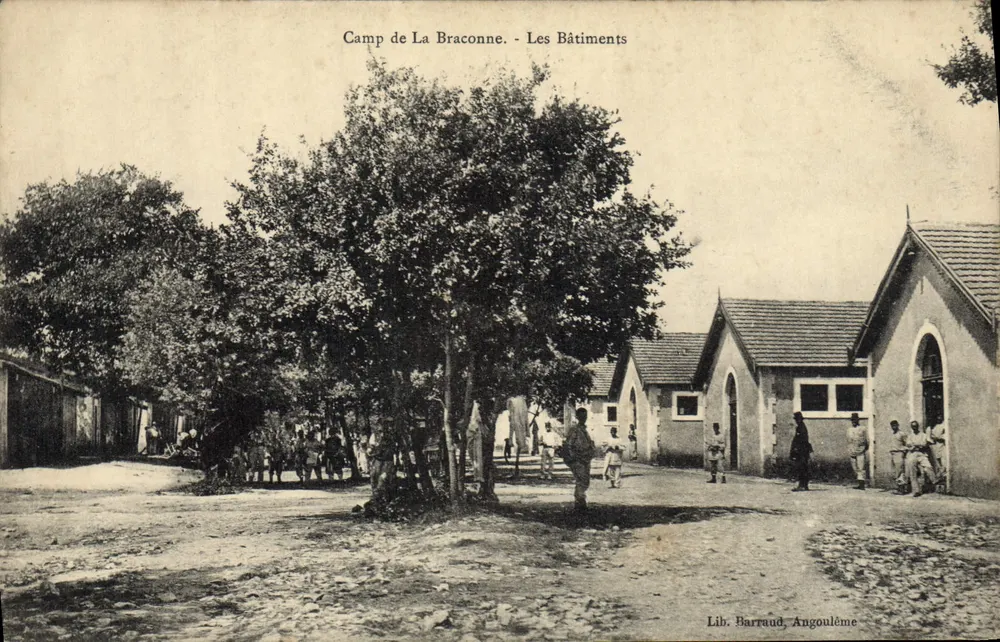 Campo de La Braconne - Os Edifícios — Lib. Barraud, Angoulême - Frente