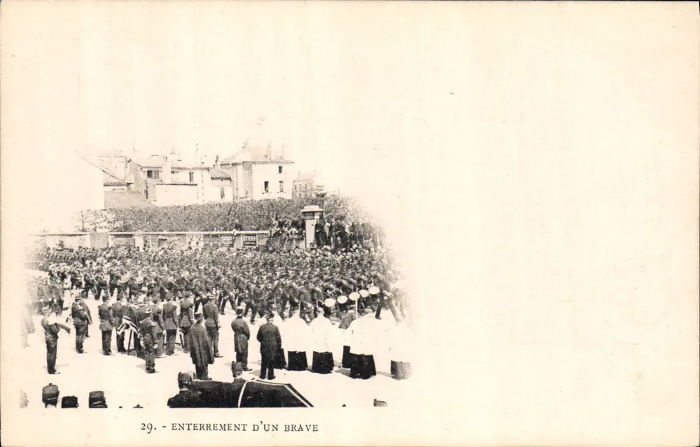 Enterro de um herói — cena militar — carta postal n°29 - Frente