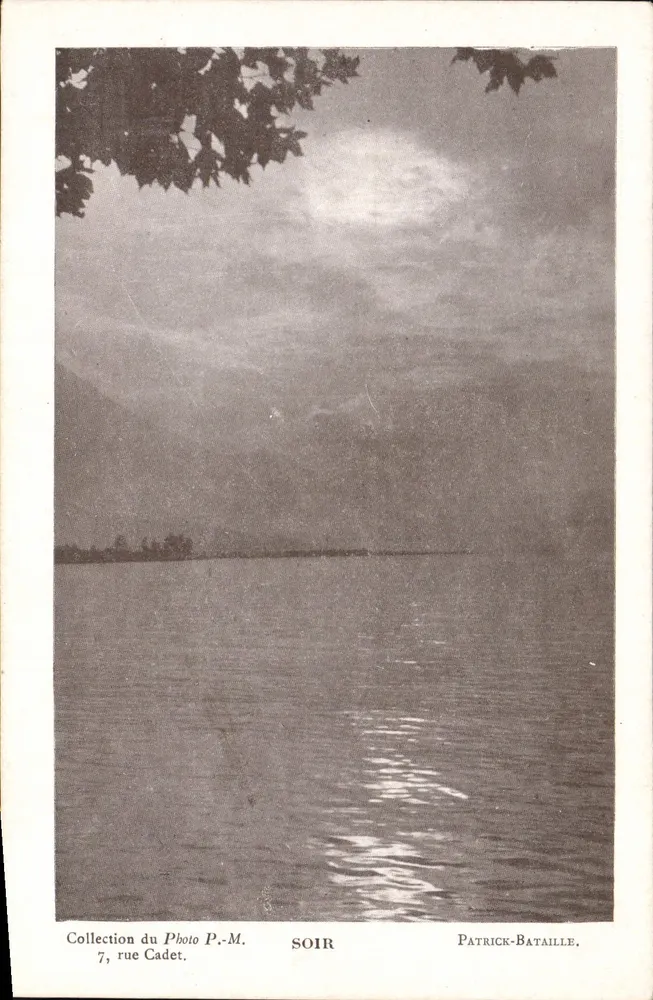 Lago ao crepúsculo — vista noturna com lua — SOIR, editor Patrick-Bataille, 7, rue Cadet - Frente