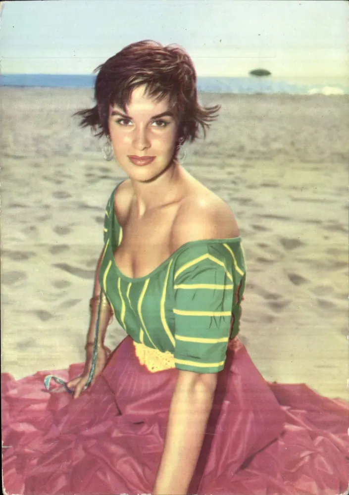 Antonella Lualdi — sur la plage — éditeur UNIVERSUM-FIEM, n° CK-159 - Awers