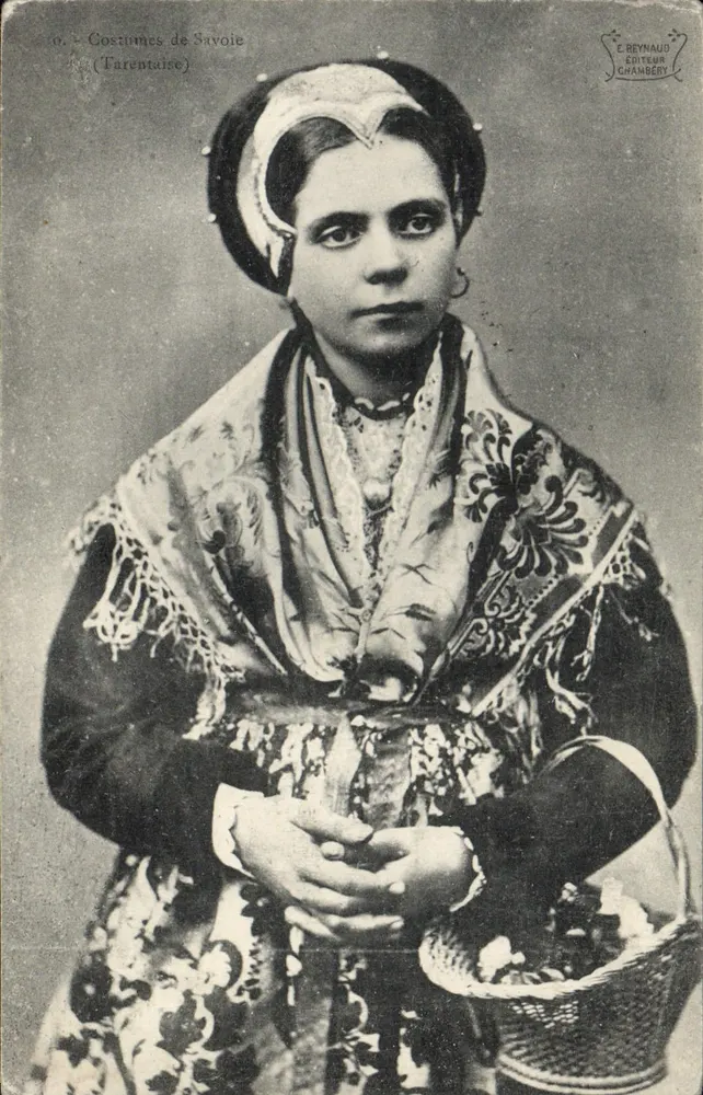 Mujer en traje tarentés — Saboya — E. Reynaud, Chambery - Anverso