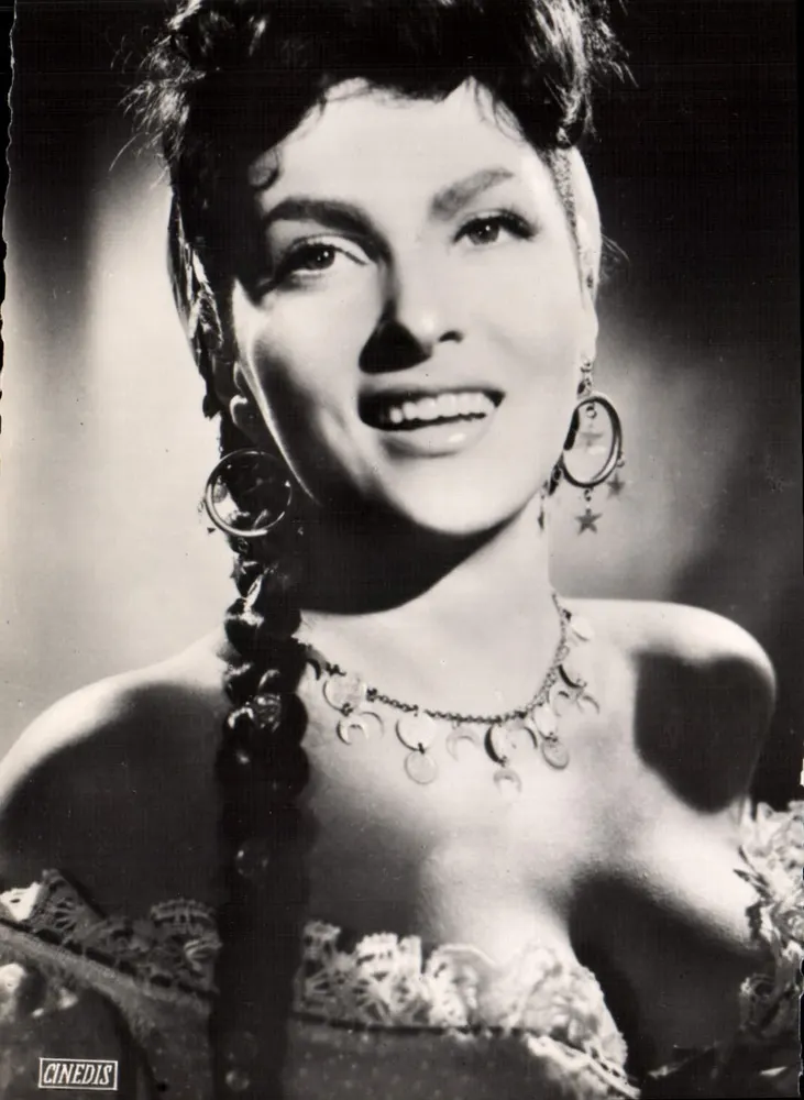 Gina Lollobrigida — portret w czarno-białym — CINEDIS - Awers
