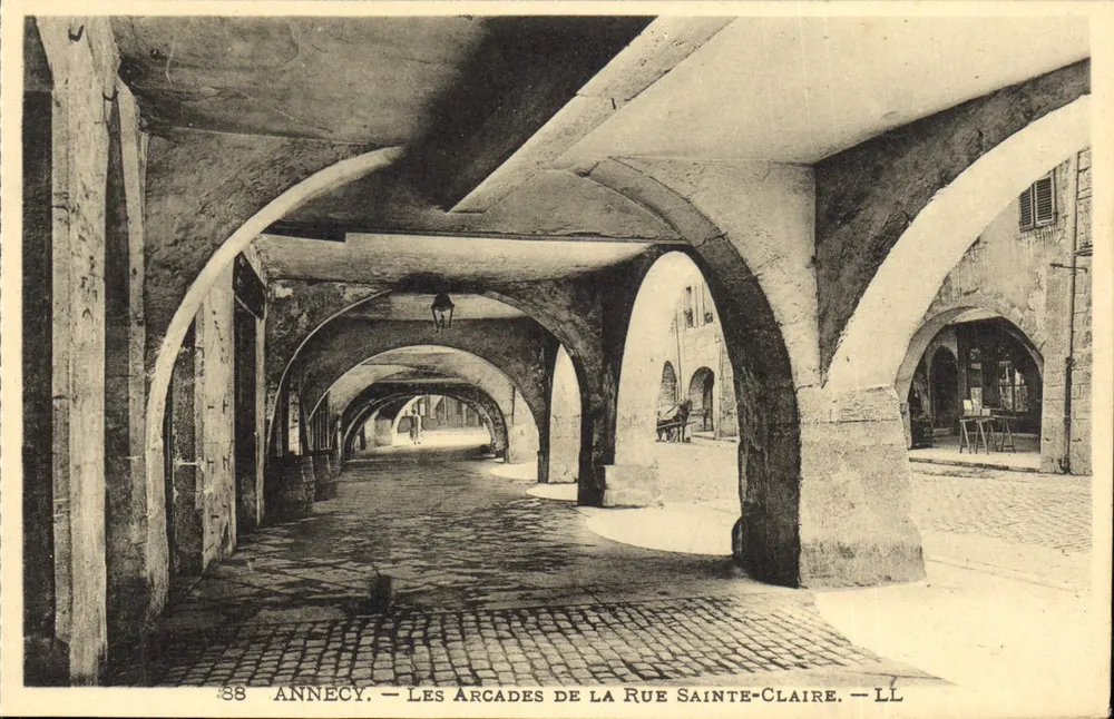 Annecy — Die Arcaden der Straße Sainte-Clair — LL - Vorderseite