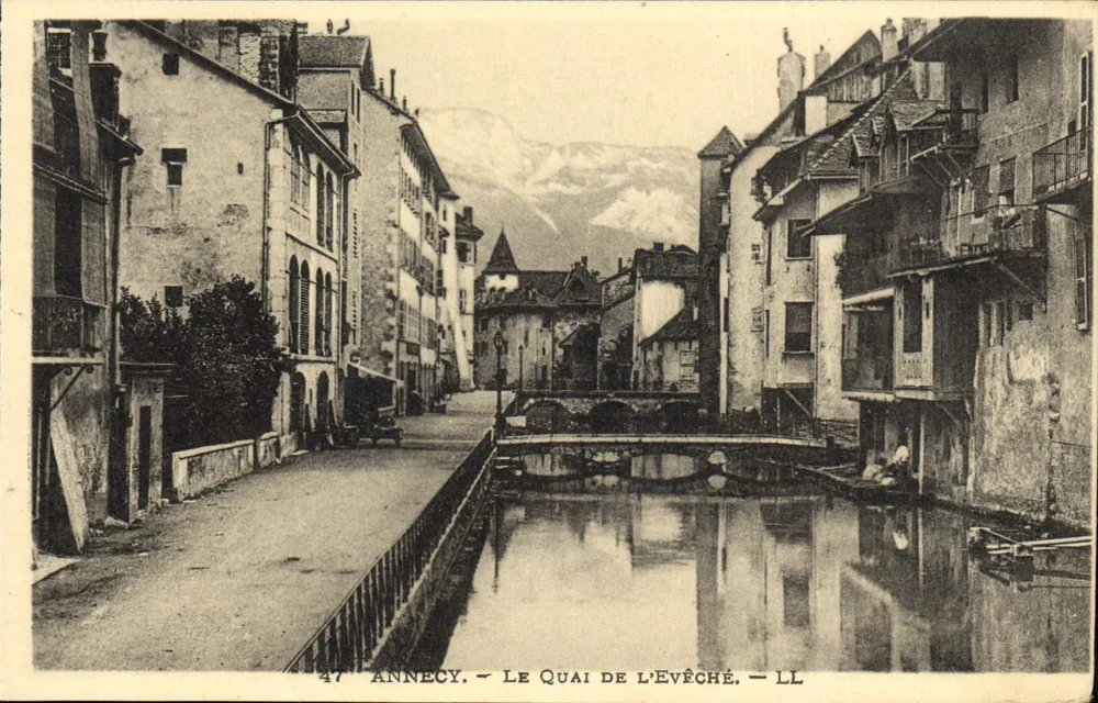 Annecy — O Quai de l'Évêché — LL - Frente