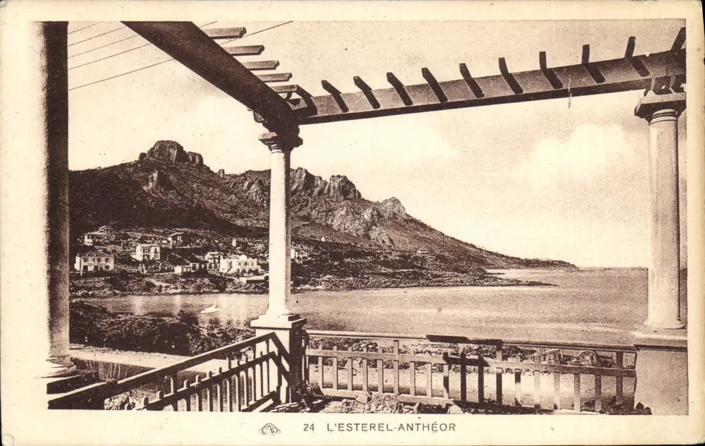 L'Estérel-Anthéor — vista de um balcão com pergola — n° 24 - Frente