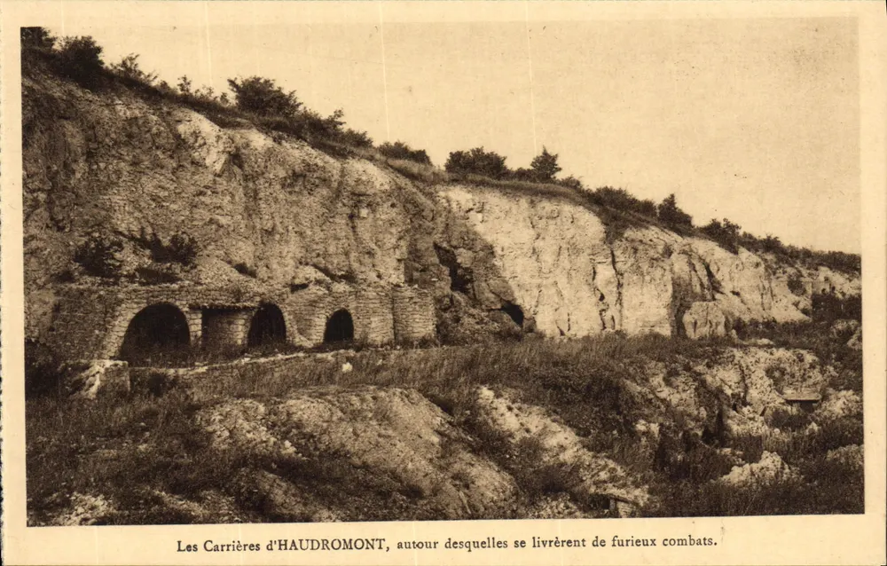Las Canteras de HAUDROMONT — alrededor de las cuales tuvieron lugar encarnizados combates — Ediciones Verden - Anverso