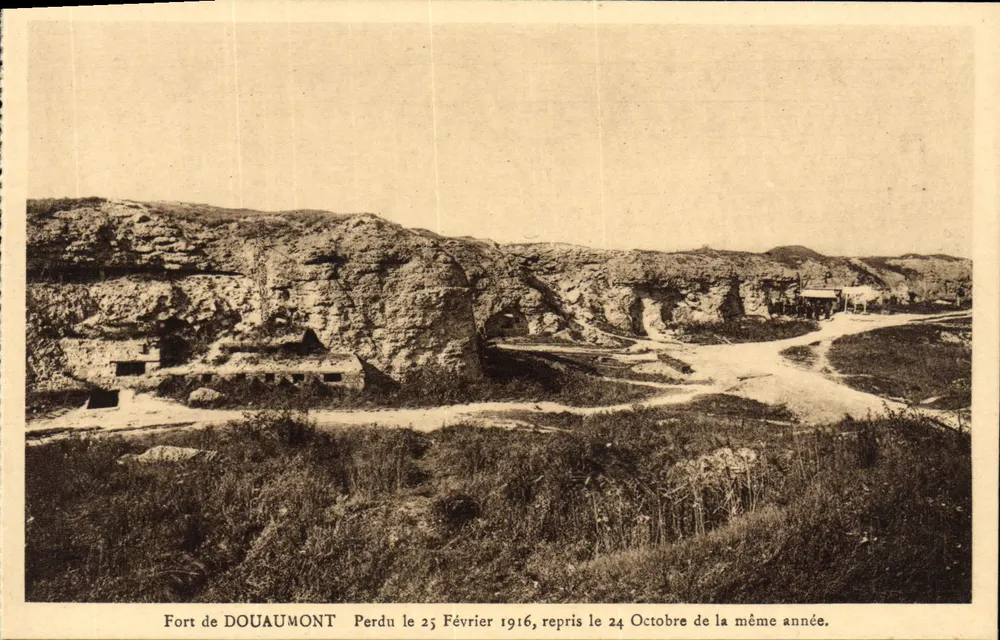 Fort de DOUAUMONT — Perdido em 25 de Fevereiro de 1916, recuperado em 24 de Outubro do mesmo ano — Edições Védrin - Frente