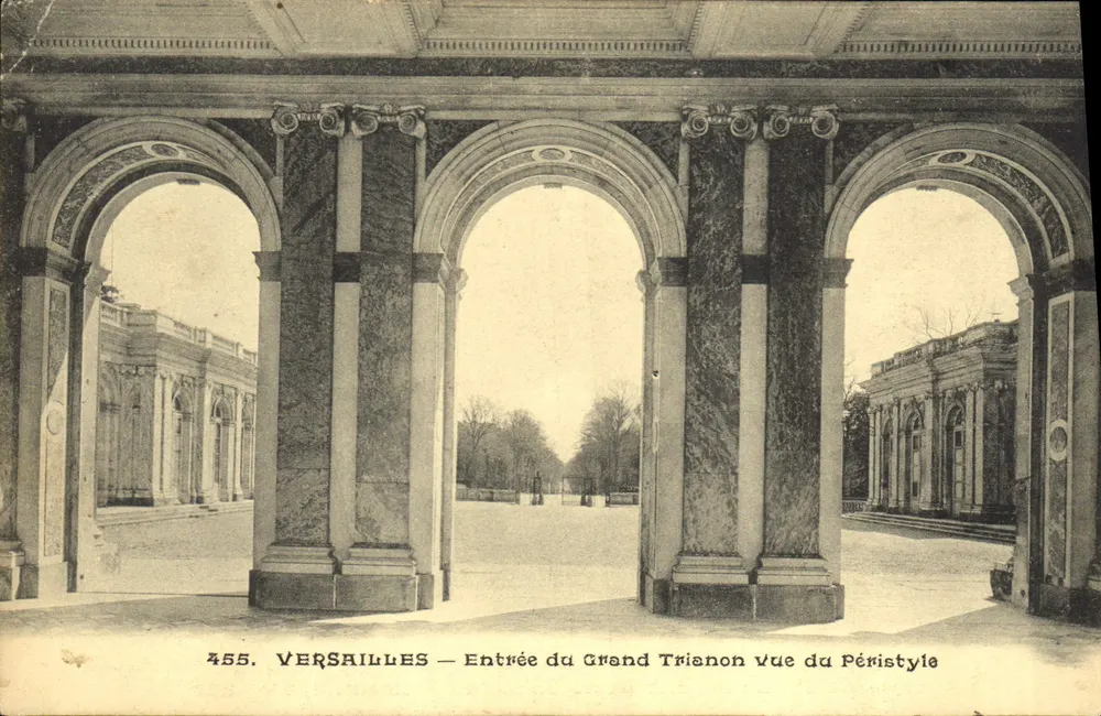 Versailles — Eingang zum Großen Trianon von der Peristyle aus — Unbekannter Verlag, Nr. 455 - Vorderseite